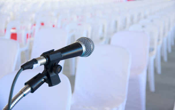 Stock Photo - крупним планом мікрофон у конференц-залі
 - Фото, зображення