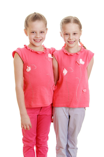 Meninas encantadoras irmãs em roupas rosa
 - Foto, Imagem