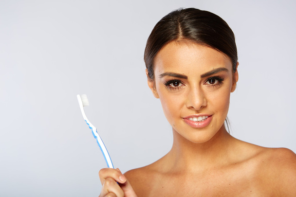 Woman with great teeth holding tooth-brush - Foto, Imagem