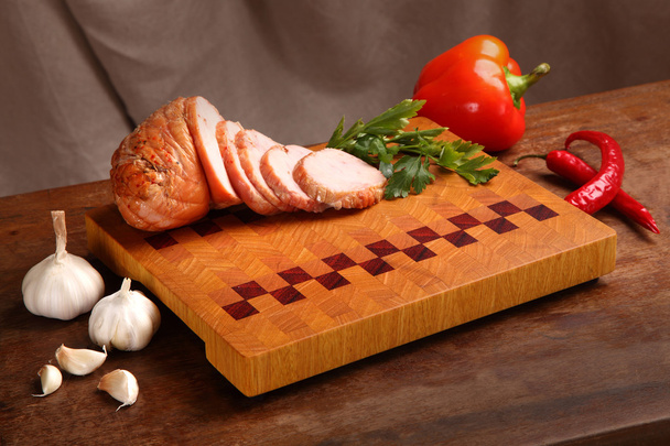 Meat on a chopping board - Valokuva, kuva