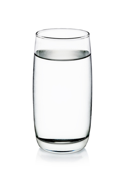 Acqua fredda con vetro isolato sullo sfondo bianco
 - Foto, immagini