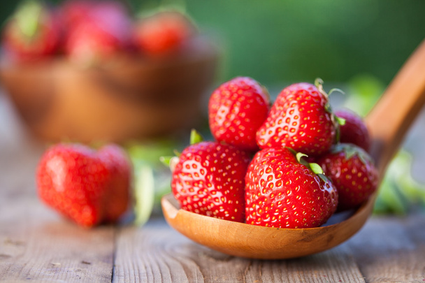 ripe red strawberries - Fotografie, Obrázek