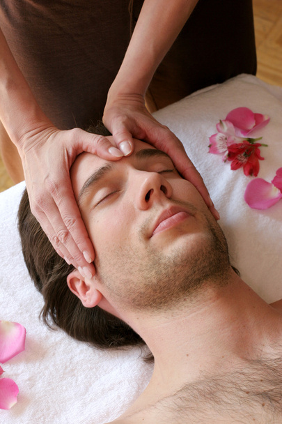Massagem facial
 - Foto, Imagem