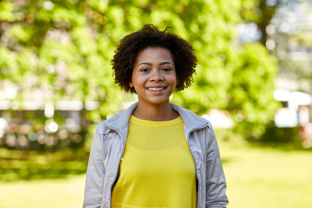 happy african american young woman in summer park - Foto, Bild