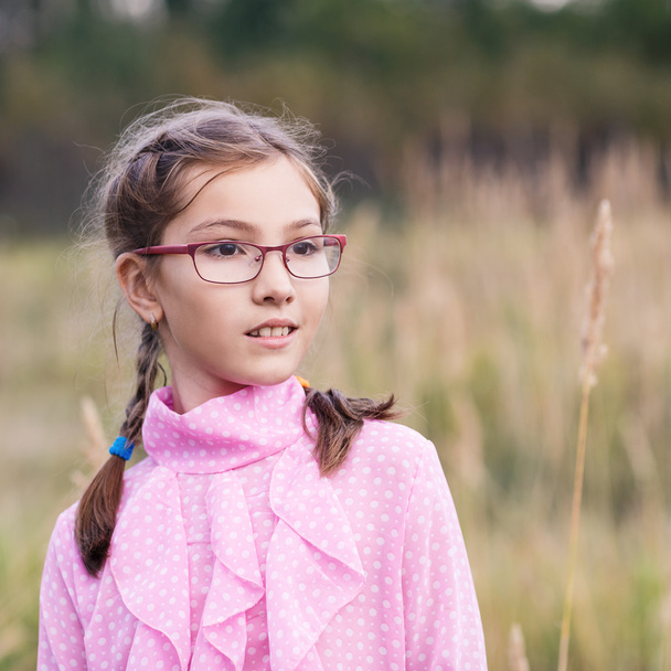 roztomilá dívka v brýlích - Fotografie, Obrázek
