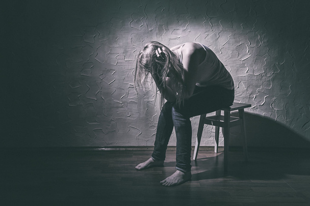 Traurige Frau allein  - Foto, Bild