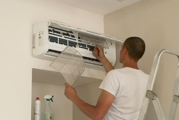 cleaning the air conditioner - Photo, Image