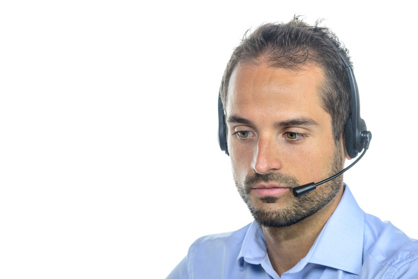 Operador de servicio al cliente guapo con auriculares
 - Foto, imagen
