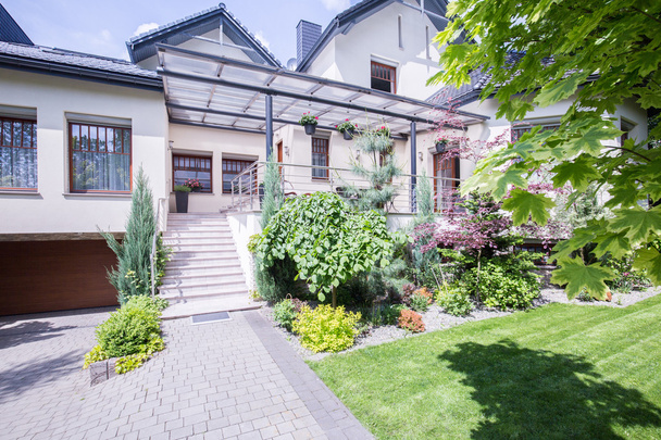 Exclusive mansion in the suburbs - Foto, Bild