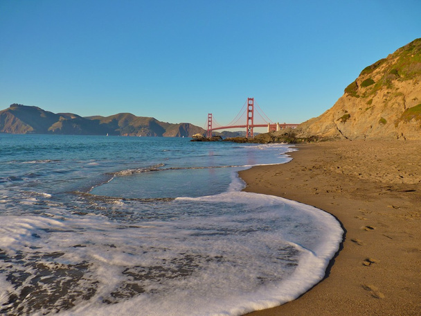 Golden Gate Bridge vista de Baker Beach pouco antes do pôr do sol. Sem HDR
 - Foto, Imagem