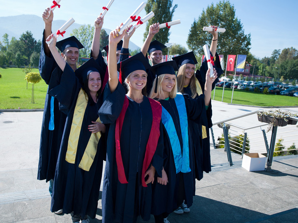 Молодые выпускники, студенты
 - Фото, изображение