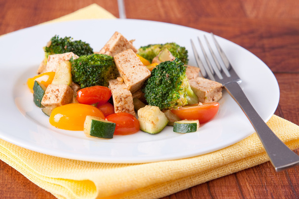 Vegaaninen Tofu-ateria
 - Valokuva, kuva