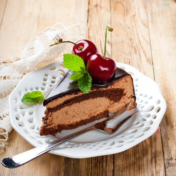 Pedaço de delicioso bolo de mousse de chocolate
 - Foto, Imagem