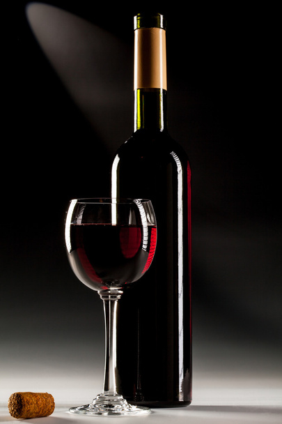Glass of wine and wine bottle - Foto, immagini