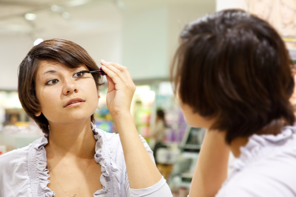 Woman testing the mascara - Foto, imagen