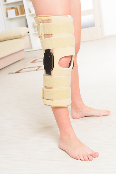 Gambe in gabbie per ginocchio
 - Foto, immagini