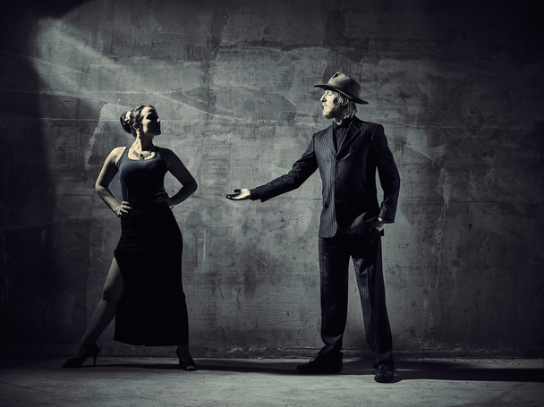 Man and woman dancers, concrete building surroundings - Fotografie, Obrázek