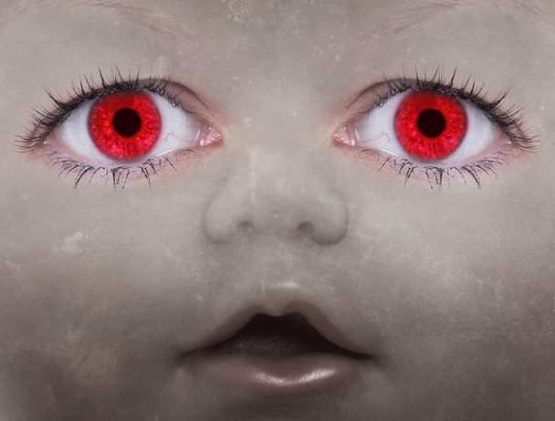 Cara de muñeca aterradora
  - Foto, imagen