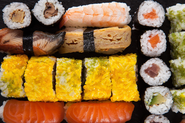 Japanese seafood sushi set - Фото, изображение