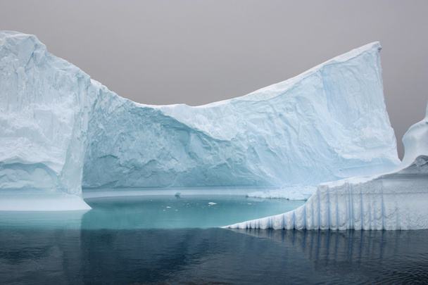 IJsberg in de zee - Foto, afbeelding