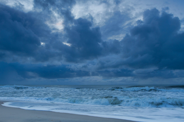 mořské vlny v zatažené obloze - Fotografie, Obrázek