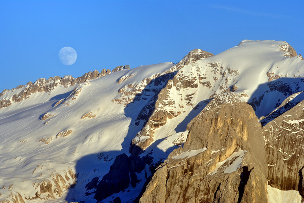 Montañas alpinas
 - Foto, imagen
