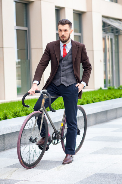 Handsome businessman and his bicycle - Foto, afbeelding
