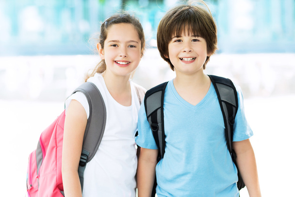 boy and girl with backpacks - Foto, imagen