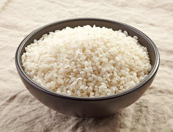 Nyers kerek rizs tál - Fotó, kép