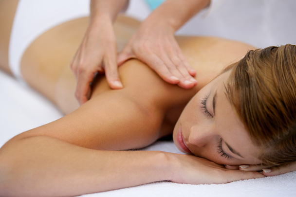 Girl having a back massage - Zdjęcie, obraz