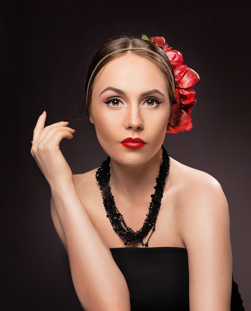 Portrait of glamorous brunette girl over dark background with bu - Fotografie, Obrázek