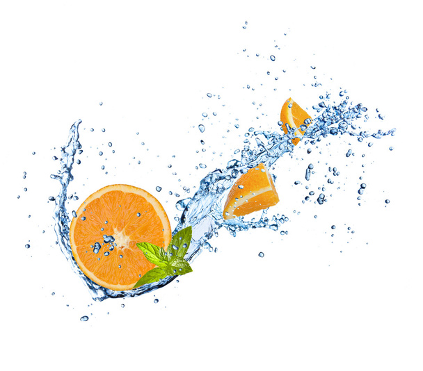 Pieces of orange in water splash on white - Фото, изображение