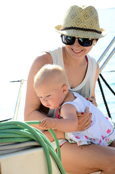 Bébé à bord. Yachting
 - Photo, image