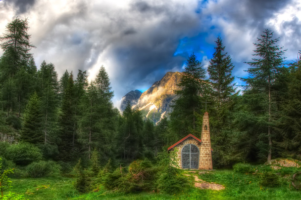 Kis hegyi templom - Fotó, kép
