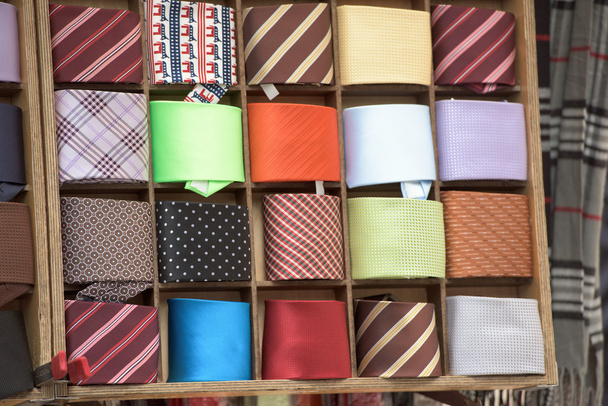 olasz készült selyem nyakkendő a kijelzőn  - Fotó, kép