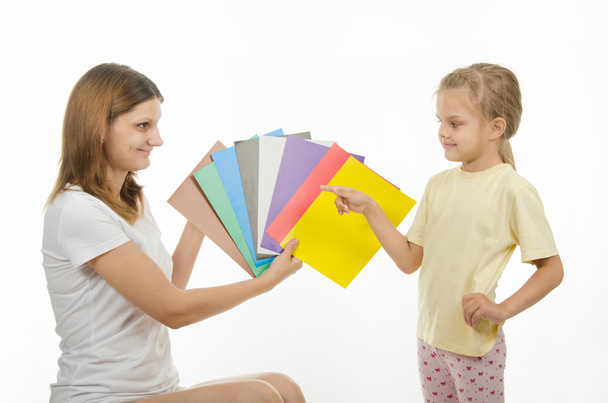 Mamma e figlia insegnano colore
 - Foto, immagini
