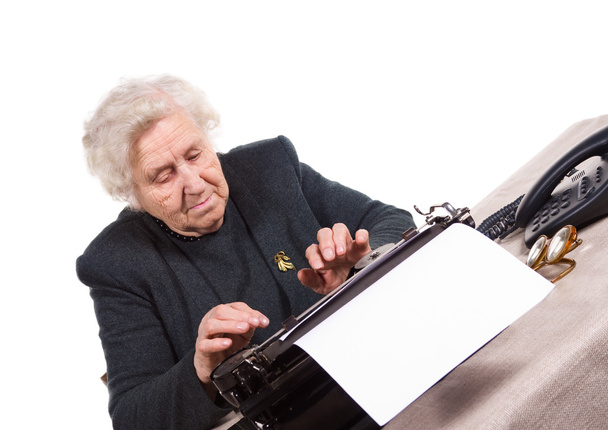 Old woman typing on typewriter - Fotoğraf, Görsel