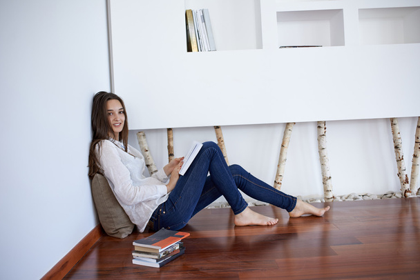 Relaxed young woman at home reading - Foto, imagen
