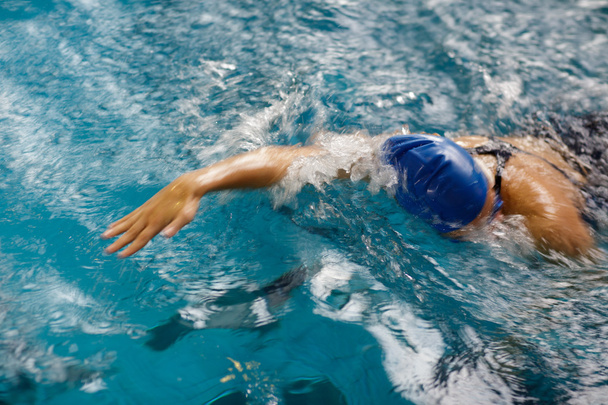 Female swimmer in an indoor swimming pool - Photo, Image