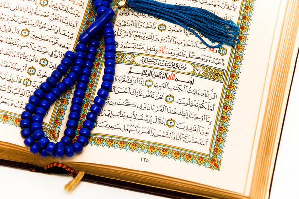 Листи Qoran - Коран - весь Корану з імен Аллаха - Фото, зображення