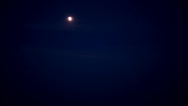 Moonlight reflection on the water. Night shot - Felvétel, videó