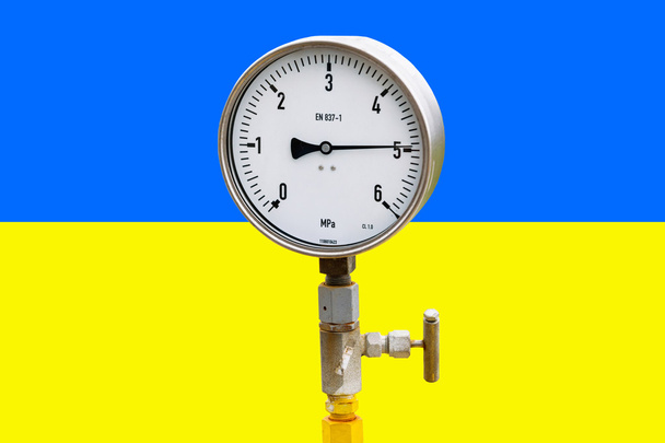 Manomètre tête de puits sur drapeau Ukraine
  - Photo, image