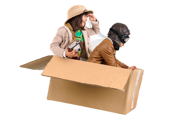 Bir karton kutu çocuklarda - Fotoğraf, Görsel