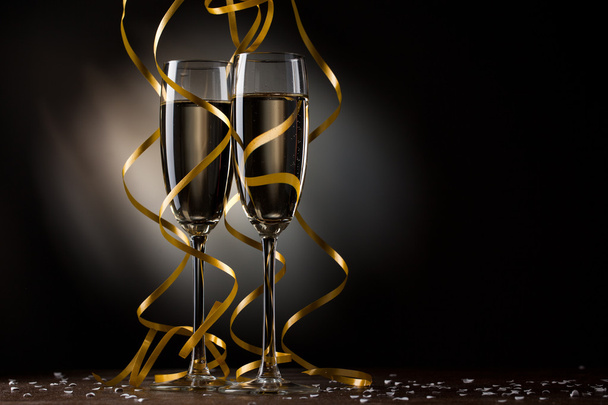 Пара бокалов шампанского
 - Фото, изображение