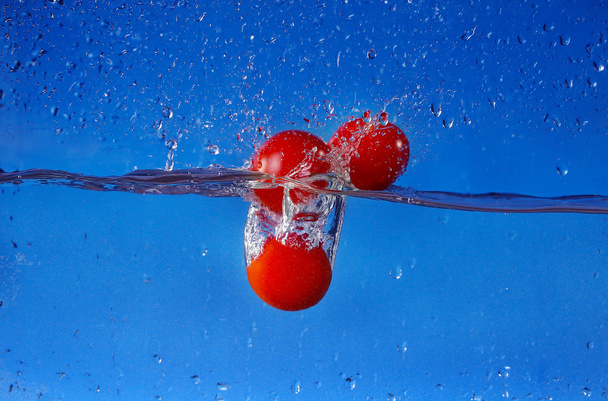 fresh tomato with drops of water - 写真・画像