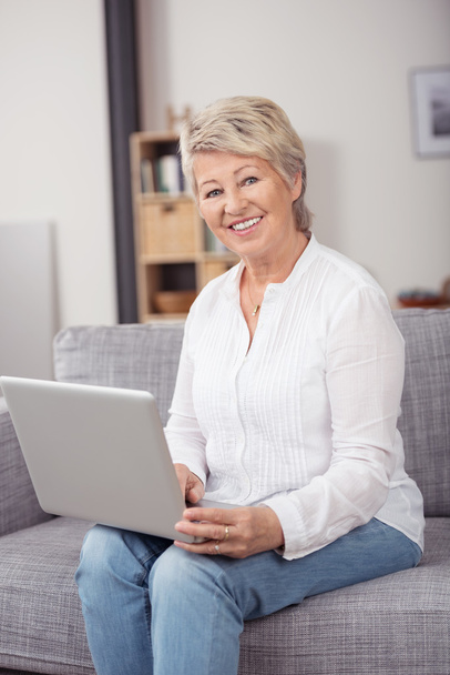 Happy Middle Aged Woman with Laptop at the Couch - Foto, Imagen