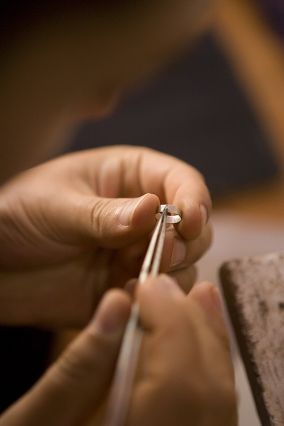 VARANASI, INDIA - MAY: Jeweler Making Jewelry. Handwork. May 15, - Zdjęcie, obraz
