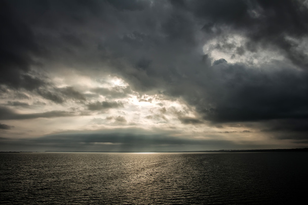 Морські водні хмари вечірній захід сонця
 - Фото, зображення