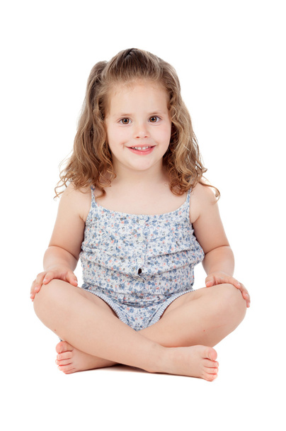 Menina bonito com três anos de idade sentado no chão
 - Foto, Imagem