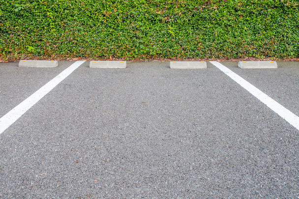 espacio vacío en el aparcamiento
 - Foto, Imagen